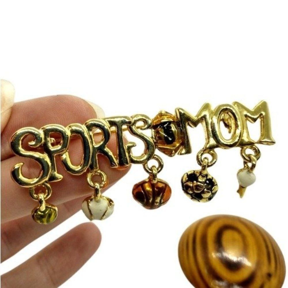 ‎Sports mom brooch gold